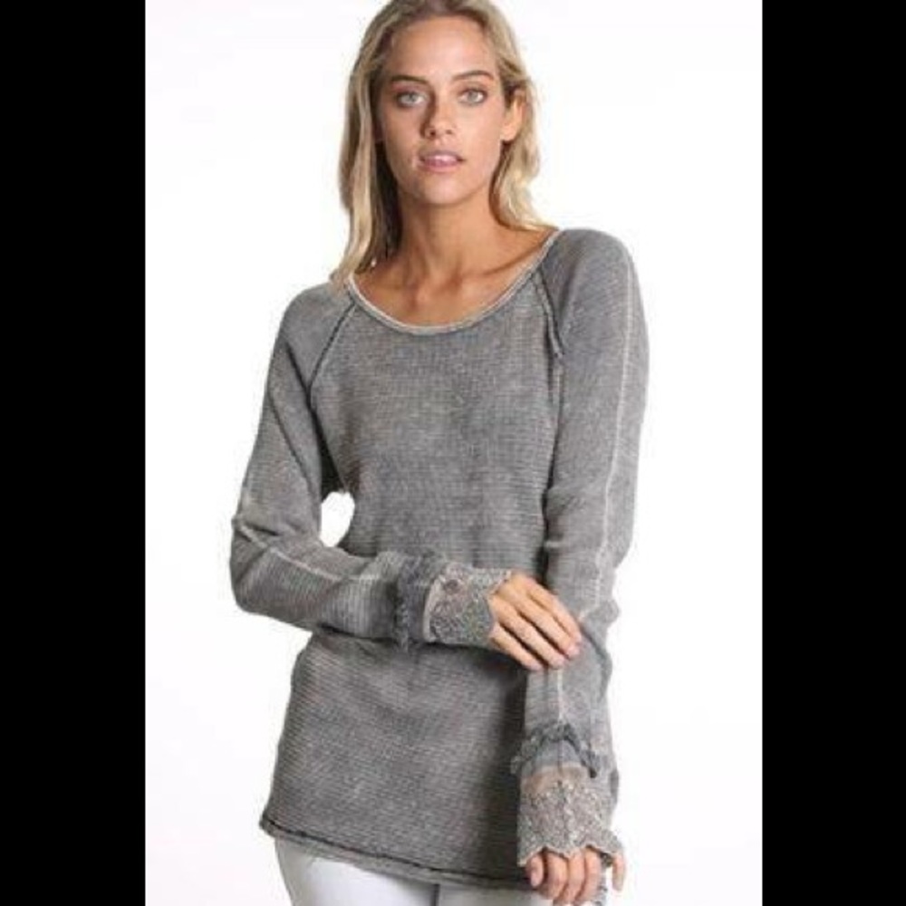 💜NWOT Able USA charcoal top w/ lace cuffs. Size M